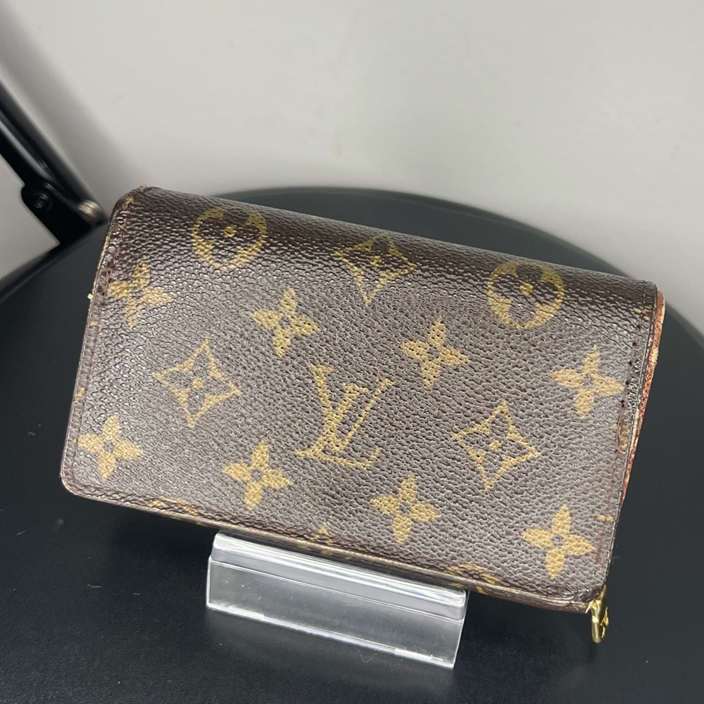 Louis Vuitton Bifold
Wallet Monogram Porte
Monet Bier Tresol